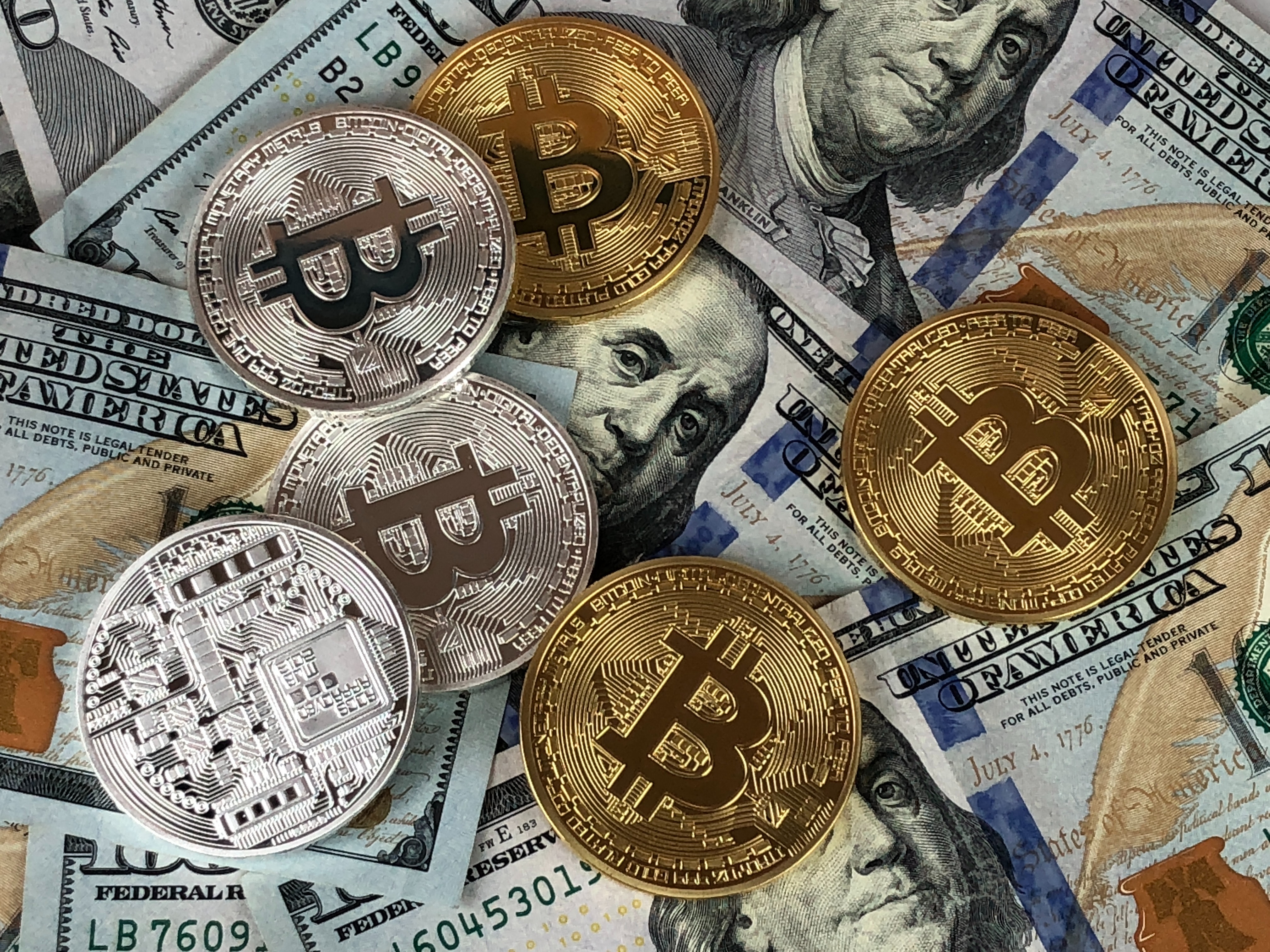 bitcoin sobre billetes de dólar dónde es cotizado